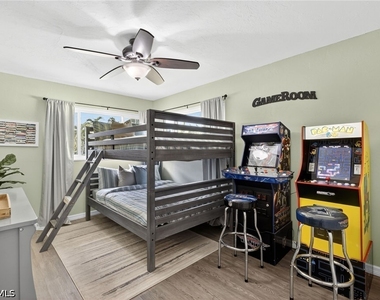 1421 Windsor Court - Photo Thumbnail 12