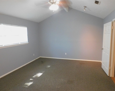 1338 Leadenhall Circle - Photo Thumbnail 8