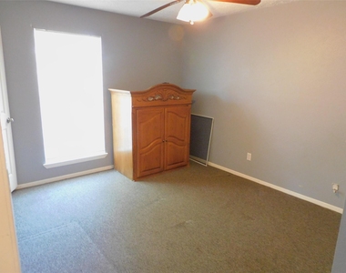 1338 Leadenhall Circle - Photo Thumbnail 13