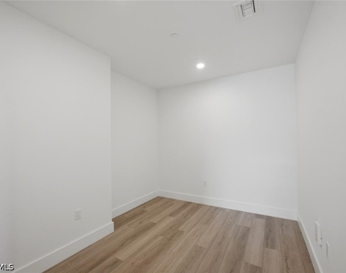 1950 Mayfair Street - Photo Thumbnail 23