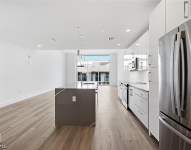 1950 Mayfair Street - Photo Thumbnail 16