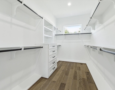 5817 Mansfield Heights Lane - Photo Thumbnail 10