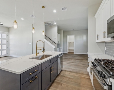 5817 Mansfield Heights Lane - Photo Thumbnail 5