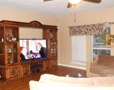 2931 Silver Landing Lane - Photo Thumbnail 17
