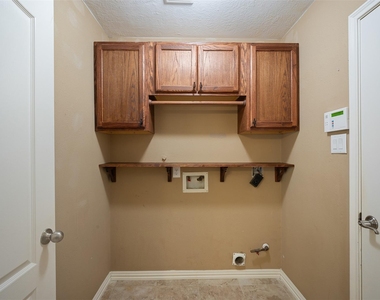 2931 Silver Landing Lane - Photo Thumbnail 18