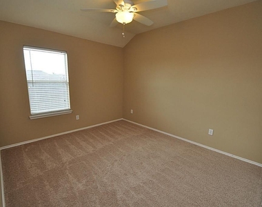 2931 Silver Landing Lane - Photo Thumbnail 7