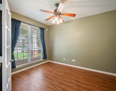 2931 Silver Landing Lane - Photo Thumbnail 5