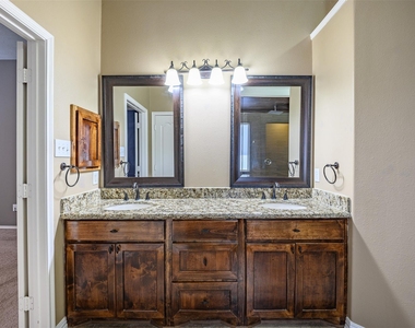 2931 Silver Landing Lane - Photo Thumbnail 30