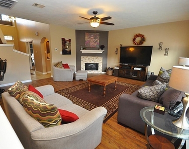 2931 Silver Landing Lane - Photo Thumbnail 18