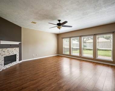 2931 Silver Landing Lane - Photo Thumbnail 8