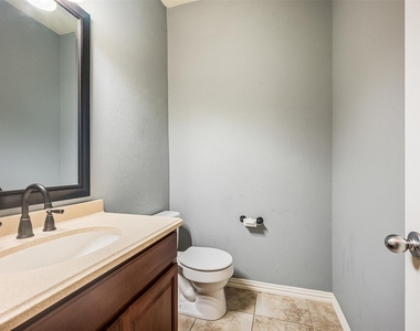 2931 Silver Landing Lane - Photo Thumbnail 7