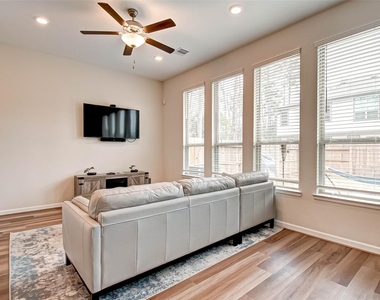 617 Aspen Falls Court - Photo Thumbnail 12