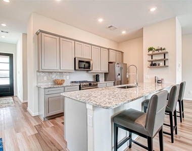 617 Aspen Falls Court - Photo Thumbnail 16