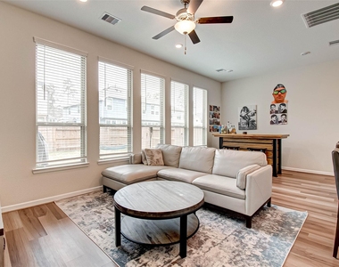 617 Aspen Falls Court - Photo Thumbnail 15