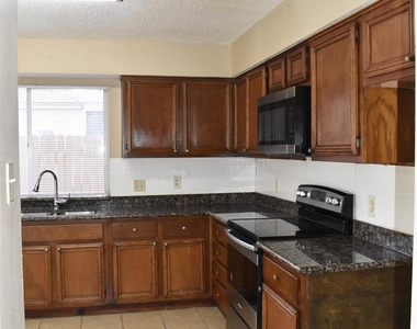 8903 Kalewood Drive - Photo Thumbnail 12