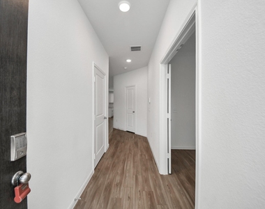 1325 Grass Bend Drive - Photo Thumbnail 7
