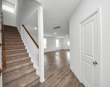 1325 Grass Bend Drive - Photo Thumbnail 10