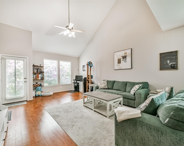 1715 Stuart Street - Photo Thumbnail 6