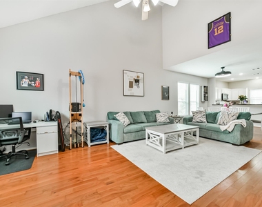 1715 Stuart Street - Photo Thumbnail 8