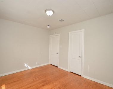 217 Owens Street - Photo Thumbnail 6