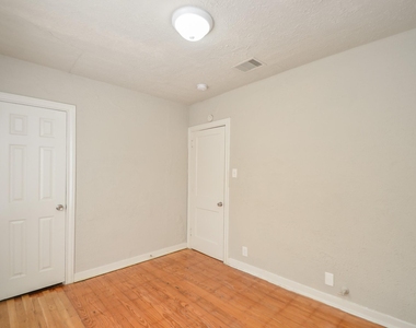 217 Owens Street - Photo Thumbnail 8