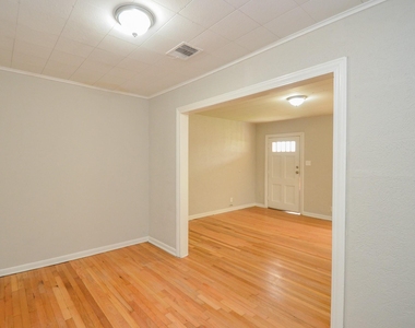 217 Owens Street - Photo Thumbnail 4