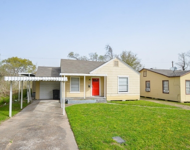 217 Owens Street - Photo Thumbnail 1