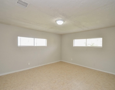 217 Owens Street - Photo Thumbnail 15