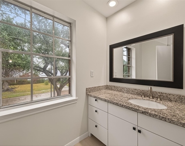 422 Willow Vista Drive - Photo Thumbnail 43