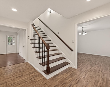 422 Willow Vista Drive - Photo Thumbnail 3