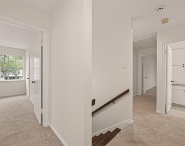 422 Willow Vista Drive - Photo Thumbnail 24