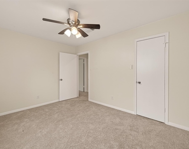 422 Willow Vista Drive - Photo Thumbnail 29
