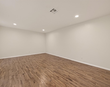 422 Willow Vista Drive - Photo Thumbnail 4