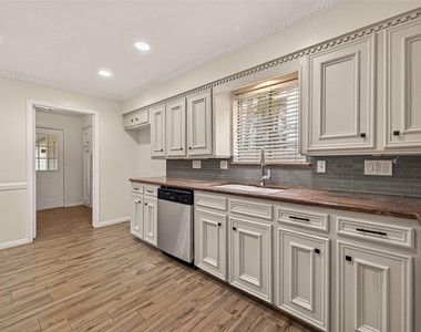 422 Willow Vista Drive - Photo Thumbnail 18