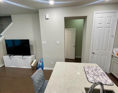18225 Crystal Knoll Drive - Photo Thumbnail 5