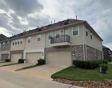 18225 Crystal Knoll Drive - Photo Thumbnail 6