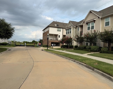 18225 Crystal Knoll Drive - Photo Thumbnail 10