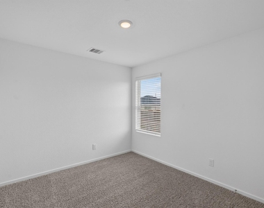 40818 Hawthorne Glades Street - Photo Thumbnail 33