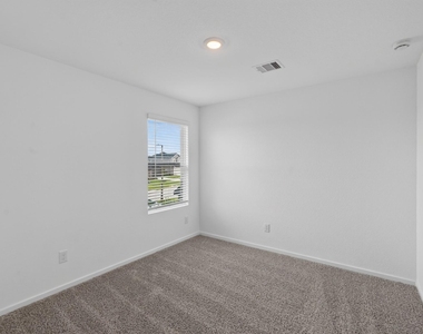 40818 Hawthorne Glades Street - Photo Thumbnail 36