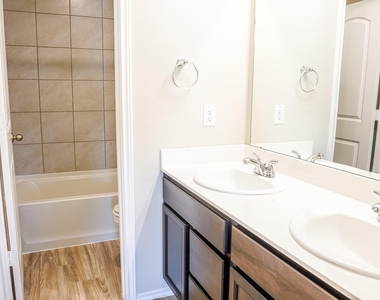 15810 Perthshire Creek Dr - Photo Thumbnail 16