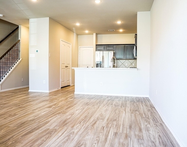 15810 Perthshire Creek Dr - Photo Thumbnail 3
