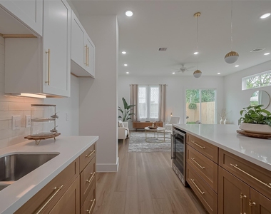 776 Mansfield St - Photo Thumbnail 16