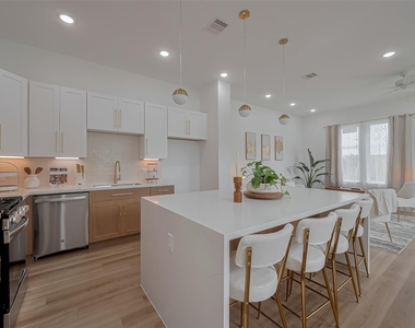 776 Mansfield St - Photo Thumbnail 13