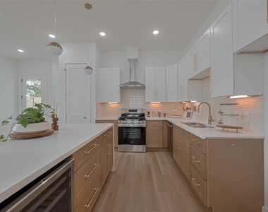 776 Mansfield St - Photo Thumbnail 17