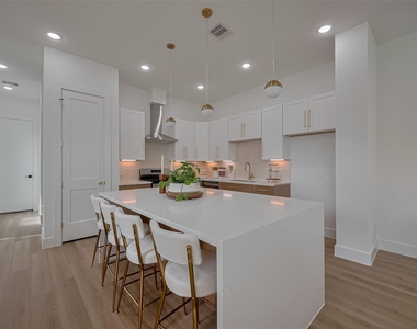 776 Mansfield St - Photo Thumbnail 19