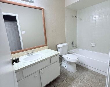 12655 Ashford Meadow Drive - Photo Thumbnail 8