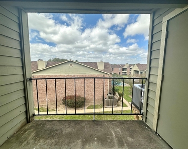 18800 Egret Bay Boulevard - Photo Thumbnail 5