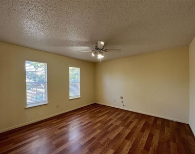 12400 Overbrook Lane - Photo Thumbnail 11