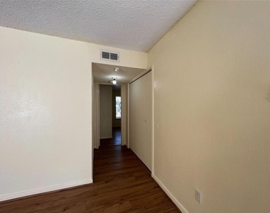 12400 Overbrook Lane - Photo Thumbnail 10