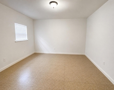 2204 Hutchins Street - Photo Thumbnail 2